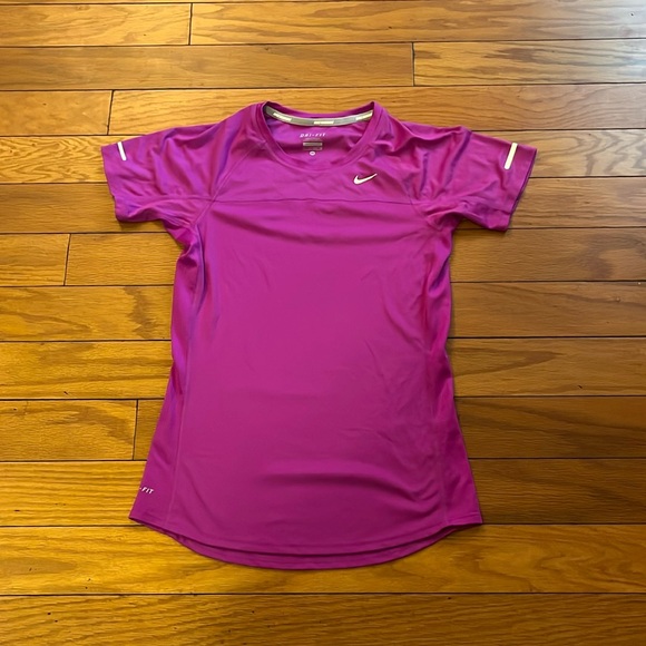 Nike Dri-Fit Top Womens XS Fuchsia Shirt Sleeves Crew Neck - Picture 1 of 6